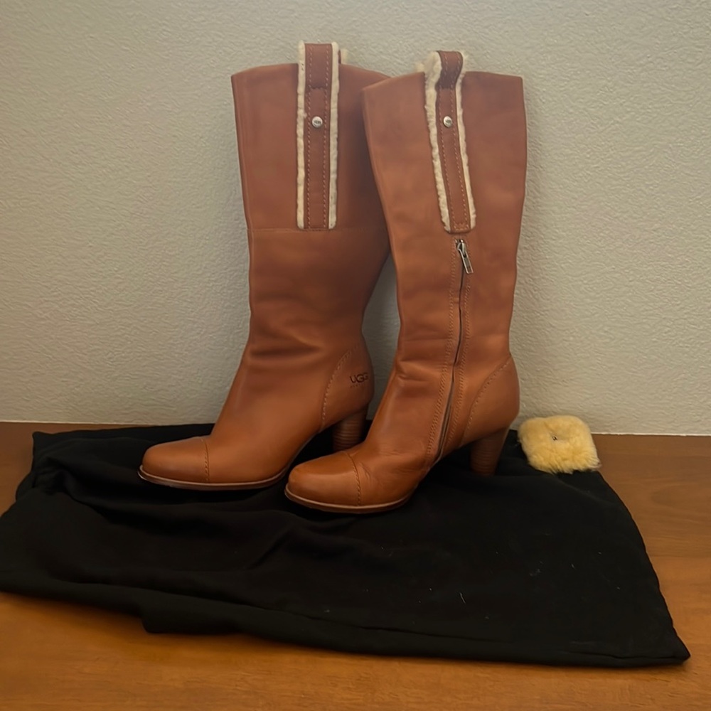 UGG boots almond color with dust bag